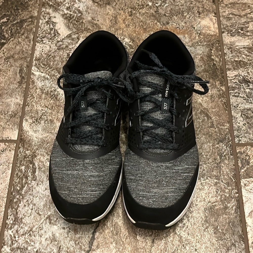 New balance tennis shoes